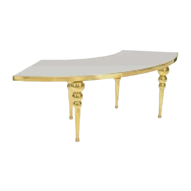 Location de table en s blanc et or pour événements